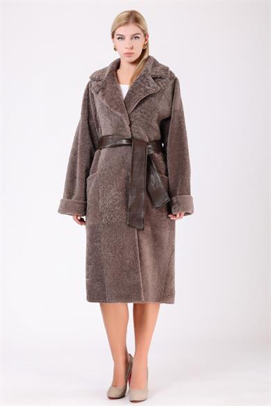 Manteau en fourrure marron avec garniture cuir