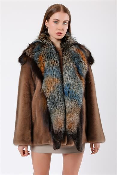 Manteau en fourrure de vison marron avec garniture en fourrure de renard