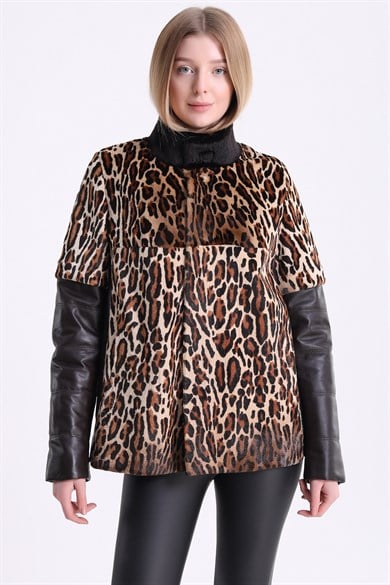 Veste en fourrure d'agneau marron motif léopard