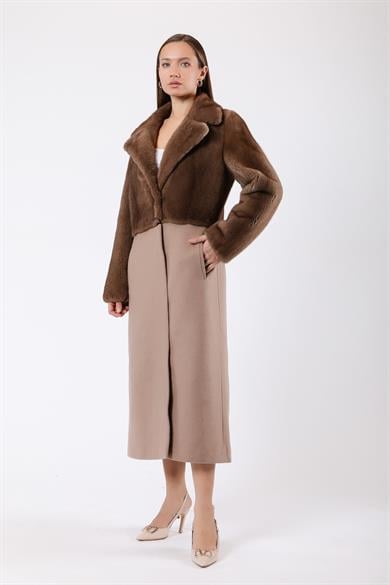 Manteau en cachemire marron avec garniture de fourrure de vison