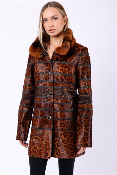 Manteau en fourrure véritable marron avec accessoires en rex et détails en cuir léopard