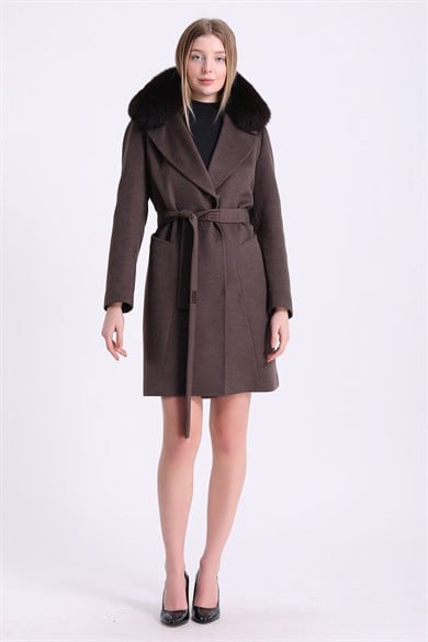 Manteau en cachemire marron garni de fourrure de renard