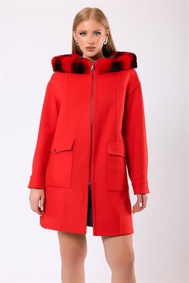Manteau Gloria en cachemire avec garniture en fourrure rouge