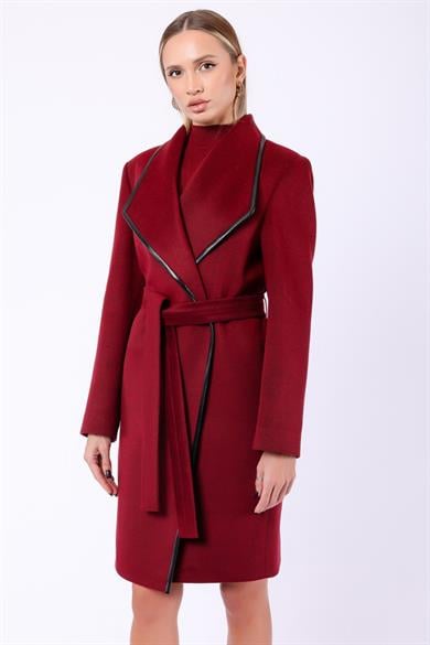 Manteau en cuir rouge avec surpiqûre cachemire