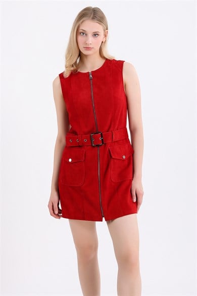 Robe en daim de peau d'agneau rouge avec ceinture