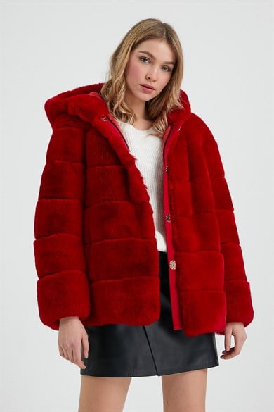 Manteau en fourrure de rex rouge