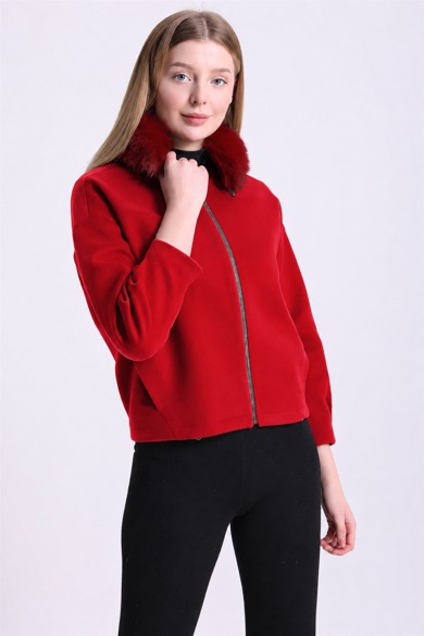 Veste en cachemire rouge garnie de fourrure de renard