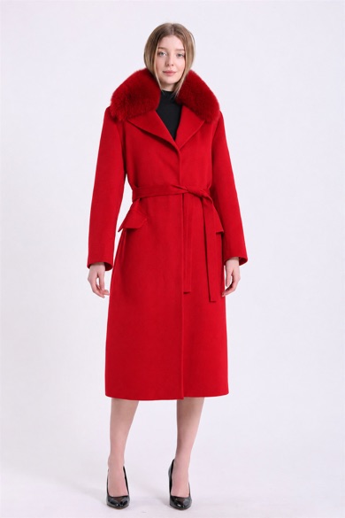 Manteau en cachemire rouge avec finitions en fourrure de renard