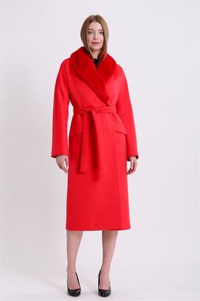 Manteau en cachemire rouge avec détails en vison