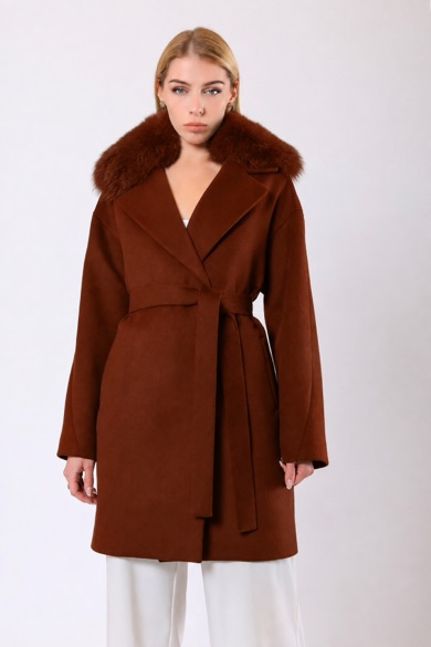 Manteau en cachemire Miranda brun rougeâtre avec finiture en fourrure