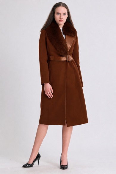 Manteau en cachemire rouge-brun avec finitions en fourrure de renard et montone