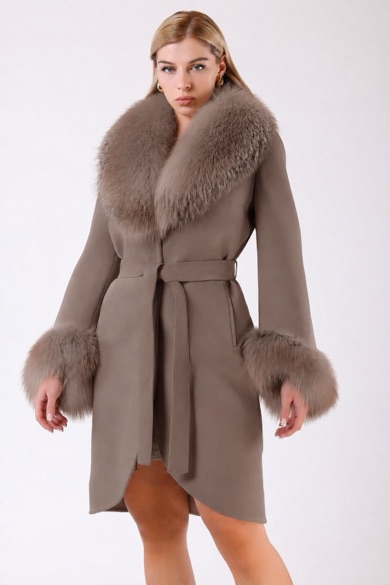 Manteau en cachemire beige foncé avec garniture en fourrure de renard