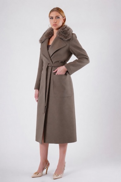Manteau en cachemire beige foncé avec finiture en fourrure