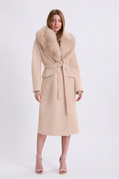 Manteau en cachemire Arjante crème avec fitures en renard