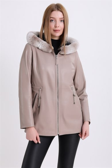 Manteau en cuir crème avec détails en rex
