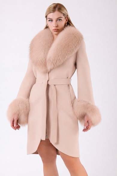 Manteau en cachemire crème avec garniture en fourrure de renard