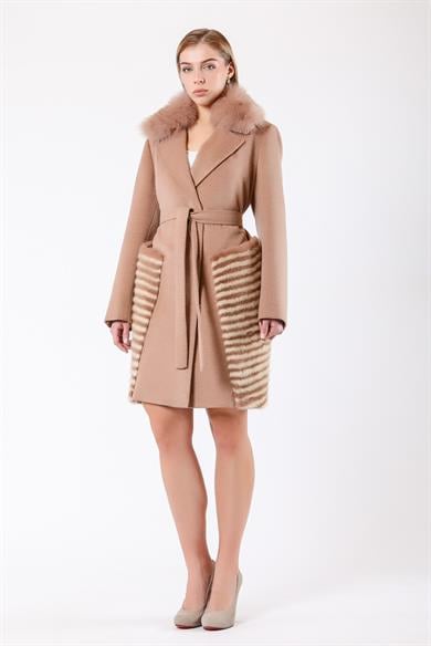Manteau Cachemire avec garniture de fourrure de renard et garniture de vison crème