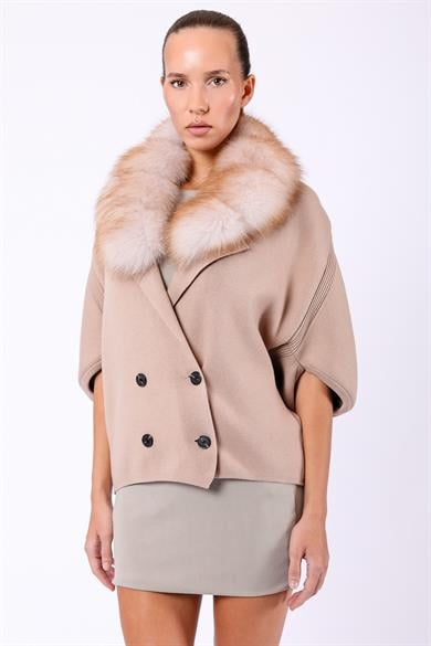 Cardigan crème tricoté avec détail fourrure de renard