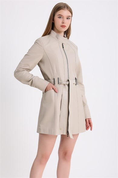 Manteau en cuir crème avec détail ceinture