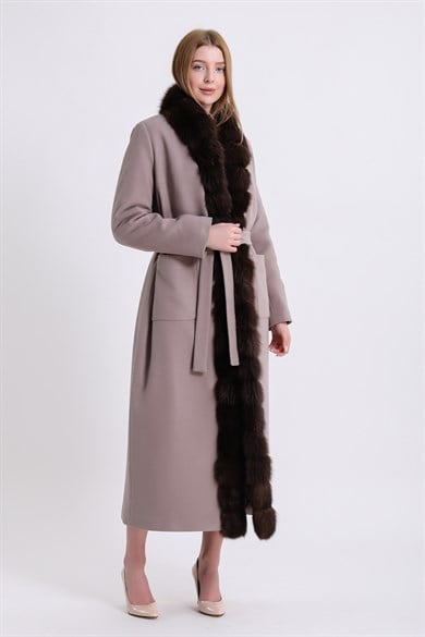 Manteau en cachemire crème réversible avec détails en fourrure de zibeline
