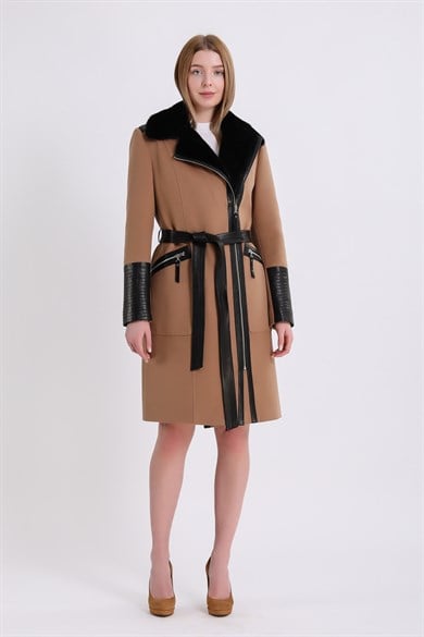 Manteau en cachemire crème avec détails en cuir et vison