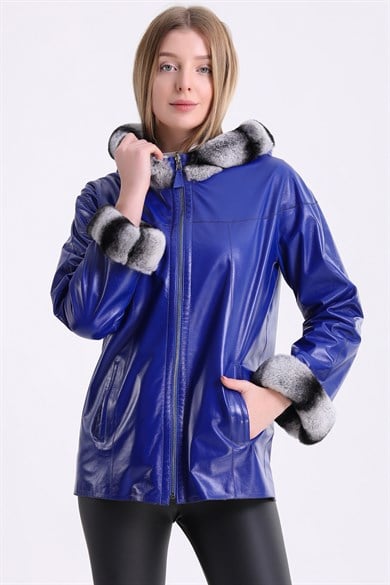 Veste en cuir bleu marine à capuche réversible garnie de fourrure de rex
