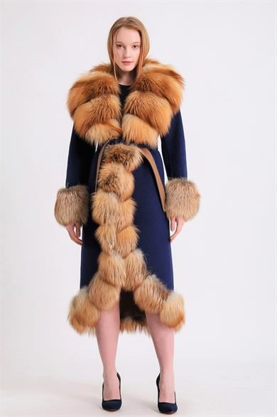 Manteau en alpaga bleu foncé avec accessoires en fourrure de renard or