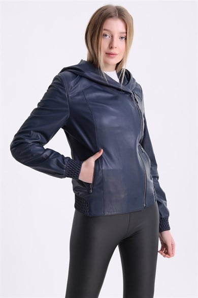 Veste en cuir bleu marine à capuche