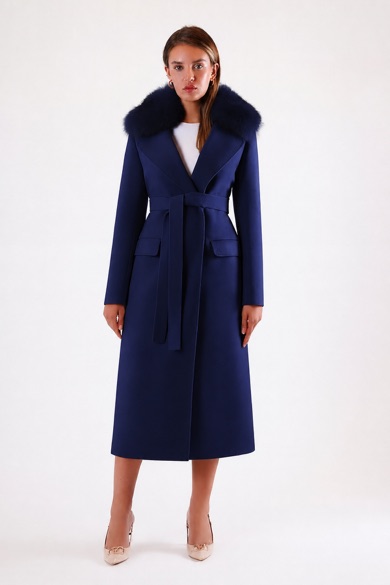 Manteau en cachemire bleu marine avec fioritures en fourrure