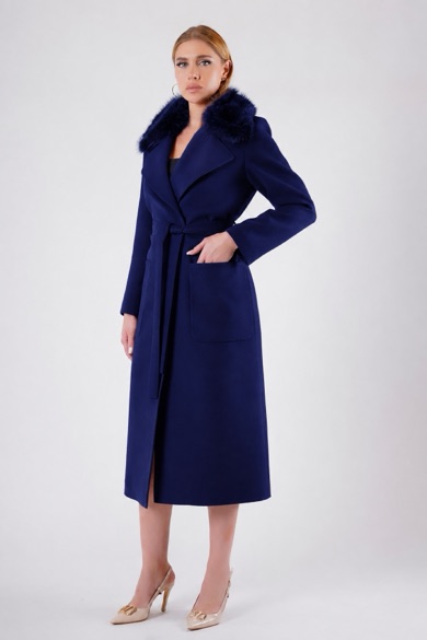 Manteau en cachemire bleu marine avec fitures en fourrure