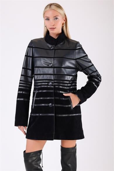 Manteau en cuir bleu marine avec détails rayures