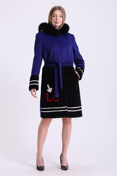 Manteau en astrakan bleu marine garni de fourrure de renard