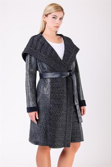 Manteau en fourrure bleu marine avec détails tricot