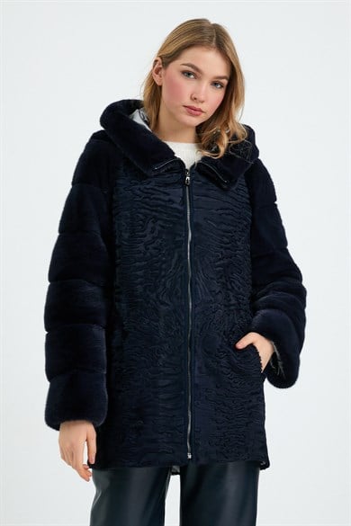 Manteau Swakara bleu marine avec garniture de fourrure de vison