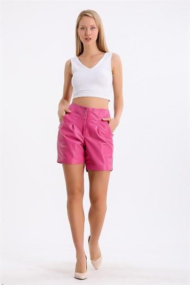 Short en cuir lilas coupe régulière