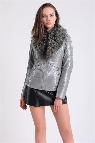 Veste en cuir gris métallisé avec détails renard argenté