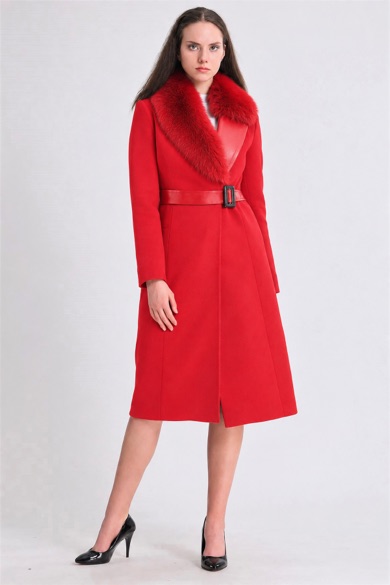 Manteau en cachemire rouge grenade avec finitions en renard et peau d'agneau