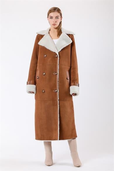 Manteau en daim beige doublé de fourrure marron naturel et blanc