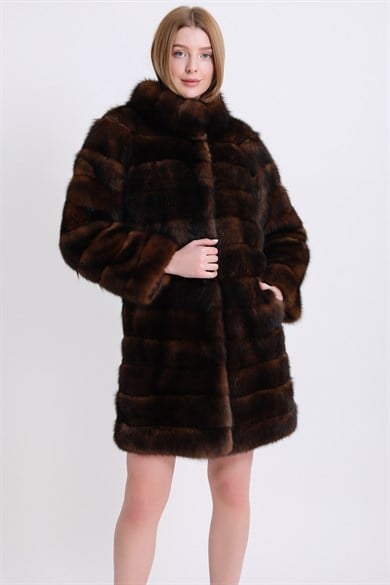 Manteau en fourrure de zibeline marron foncé naturel