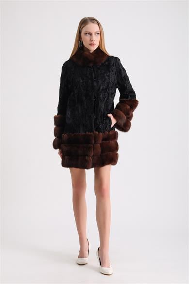 Manteau en astrakan avec garniture de zibeline naturelle