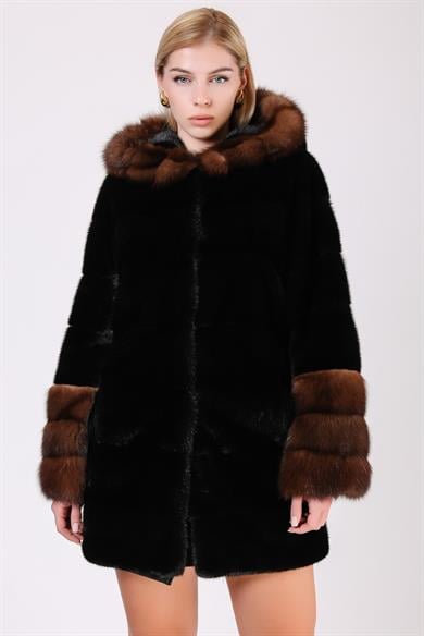 Manteau en vison naturel avec détails fourrure de zibeline noire