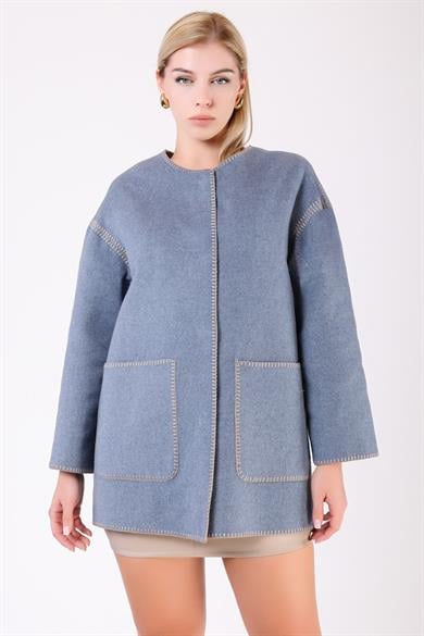 Manteau en alpaga et laine bleu océan avec détail châle