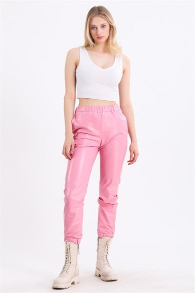 Pantalon en cuir rose ajusté