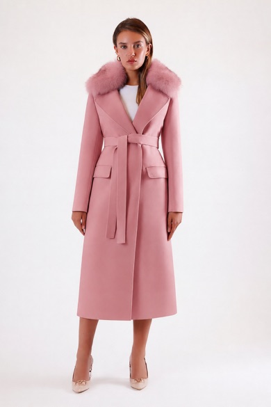 Manteau en cachemire rose avec fioritures en fourrure