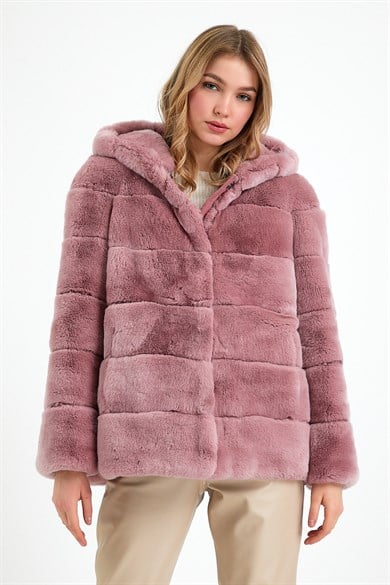 Manteau en rex rose