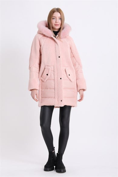 Doudoune rose avec détails en renard