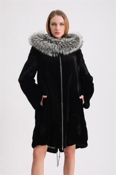 Manteau en vison noir avec garnitures en fourrure de renard Arjante