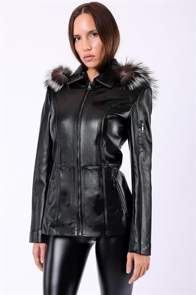 Manteau en cuir noir avec garniture renard argent