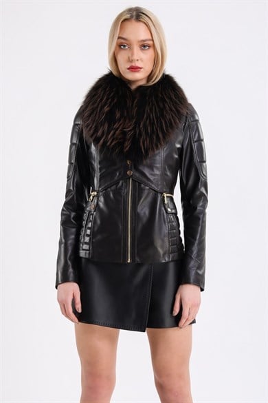 Veste en peau d'agneau noire avec détails renard argenté