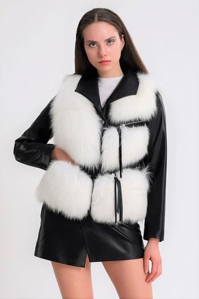 Veste en cuir noir avec garniture de fourrure de renard